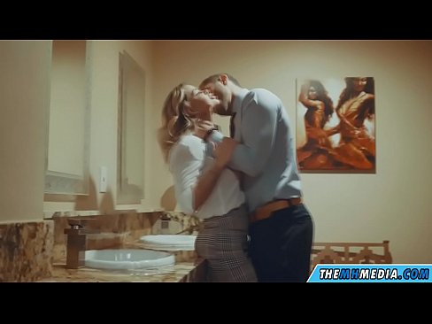 ❤️ Ketika seorang pirang berdada menggoda Anda di toilet umum ❤️❌ Porno di id.xxxbunker.ru ️